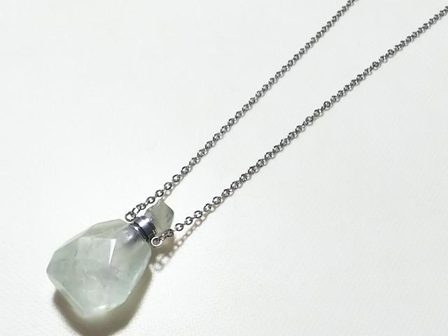 天然石★プレナイト 香水瓶 ペンダント < 女性アクセサリー/時計  天然石★プレナイト 香水瓶 ペンダント < 女性アクセサリー/時計の