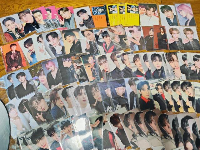 ATEEZ ライティニカバー うちわ トレカ カード ぬいぐるみ グッズ まとめ売り < タレントグッズ ATEEZ ライティニカバー うちわ トレカ カード ぬいぐるみ グッズ まとめ売り < タレントグッズの