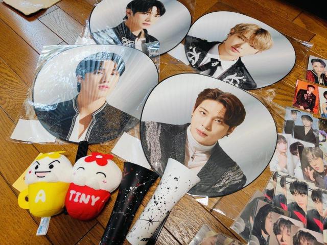 ATEEZ ライティニカバー うちわ トレカ カード ぬいぐるみ グッズ まとめ売り < タレントグッズ ATEEZ ライティニカバー うちわ トレカ カード ぬいぐるみ グッズ まとめ売り < タレントグッズの