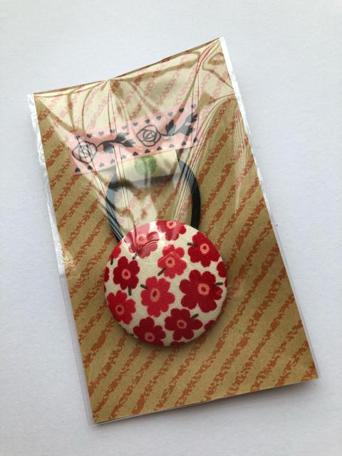 ハンドメイド ヘアゴム 特大 くるみボタン マリメッコ風 花 < 女性ファッション  ハンドメイド ヘアゴム 特大 くるみボタン マリメッコ風 花 < 女性ファッションの