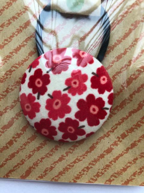 ハンドメイド ヘアゴム 特大 くるみボタン マリメッコ風 花 < 女性ファッション  ハンドメイド ヘアゴム 特大 くるみボタン マリメッコ風 花 < 女性ファッションの