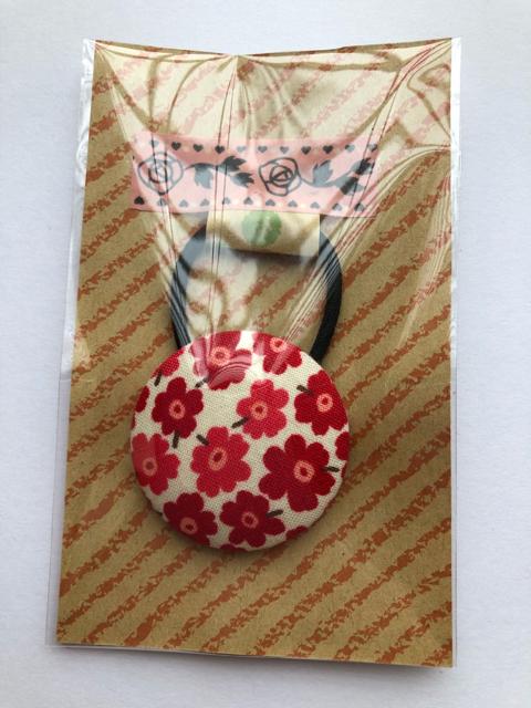 ハンドメイド ヘアゴム 特大 くるみボタン マリメッコ風 花 < 女性ファッション  ハンドメイド ヘアゴム 特大 くるみボタン マリメッコ風 花 < 女性ファッションの