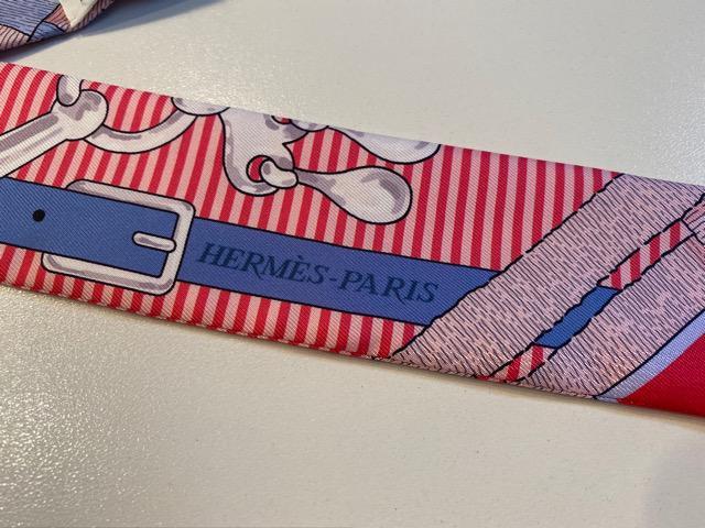 新品同様 HERMES エルメス トゥイリー スカーフ 正規品 < ブランド  新品同様 HERMES エルメス トゥイリー スカーフ 正規品 < ブランドの