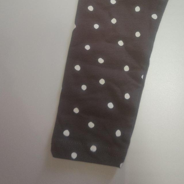 新品タグ付き ドット柄レギンス 10分丈 サイズ95 送料無料 < キッズ/ベビー  新品タグ付き ドット柄レギンス 10分丈 サイズ95 送料無料 < キッズ/ベビーの