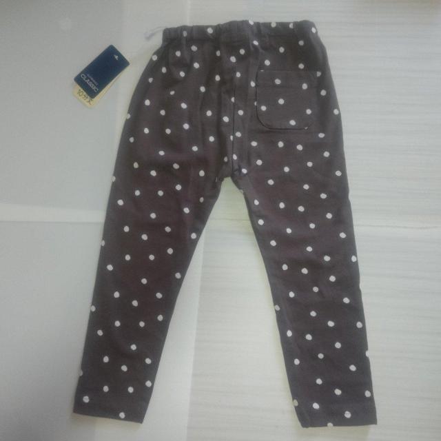 新品タグ付き ドット柄レギンス 10分丈 サイズ95 送料無料 < キッズ/ベビー  新品タグ付き ドット柄レギンス 10分丈 サイズ95 送料無料 < キッズ/ベビーの
