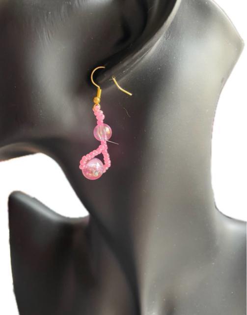 a207 ガラスビーズオシャレピアス ピンク < 女性アクセサリー/時計  a207 ガラスビーズオシャレピアス ピンク  < 女性アクセサリー/時計の