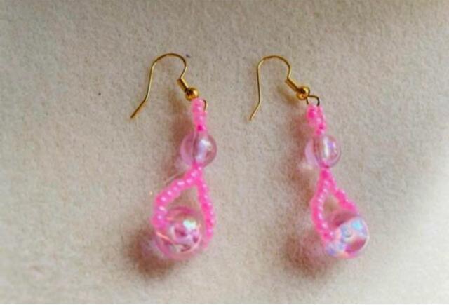 a207 ガラスビーズオシャレピアス ピンク < 女性アクセサリー/時計  a207 ガラスビーズオシャレピアス ピンク < 女性アクセサリー/時計の