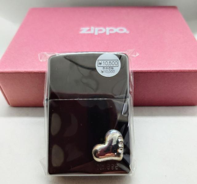 ZIPPO★限定品★ブラックメタルカラー★シリアルナンバー入★ハートレリーフ★ラインストーン入★ストラップ付★新品未使用★送料無料 < 男性ファッション ZIPPO★限定品★ブラックメタルカラー★シリアルナンバー入★ハートレリーフ★ラインストーン入★ストラップ付★新品未使用★送料無料 < 男性ファッションの