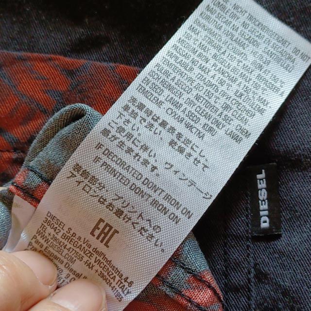 ★【DIESEL】ディーゼル墨黒ブラック×赤レッド英語ロゴ文字お洒落カッコよリヨセルとろみ柔らか肌触り快適♪薄手サラサラ長袖シャツ < ブランド ★【DIESEL】ディーゼル墨黒ブラック×赤レッド英語ロゴ文字お洒落カッコよリヨセルとろみ柔らか肌触り快適♪薄手サラサラ長袖シャツ < ブランドの