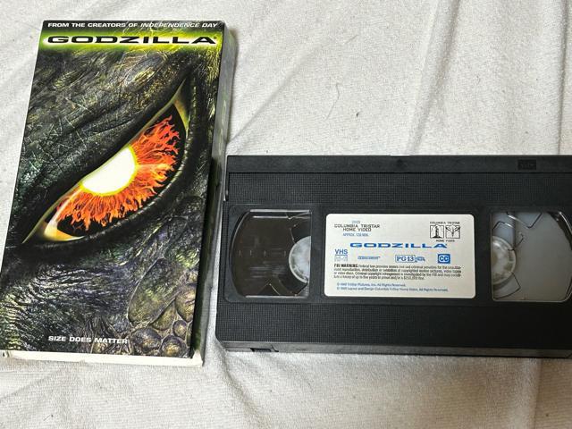 VHSビデオテープ ゴジラ(GODZILLA)(アメリカ版オリジナル音声) < CD/DVD/ビデオ  VHSビデオテープ ゴジラ(GODZILLA)(アメリカ版オリジナル音声)  < CD/DVD/ビデオの