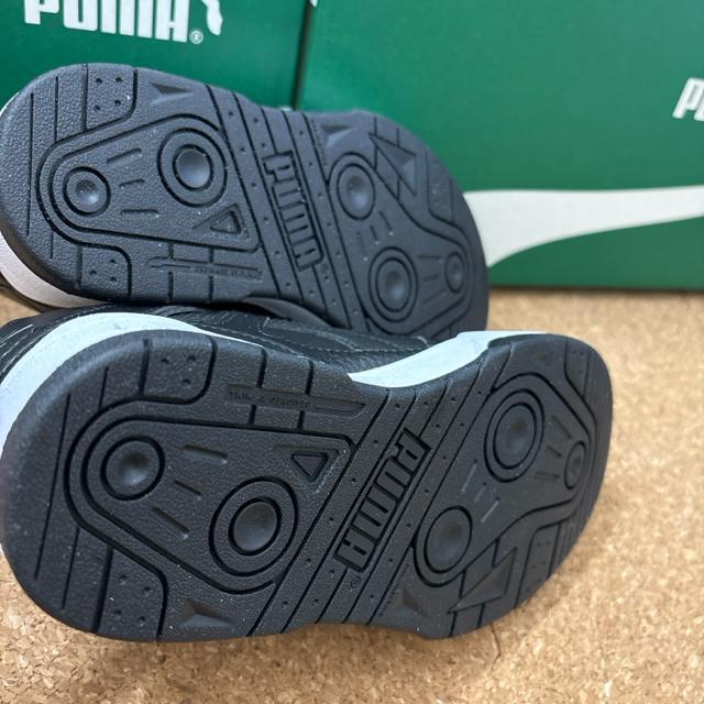 新品未使用21cm プーマPUMA スニーカー 黒 .15 < キッズ/ベビー  新品未使用21cm プーマPUMA スニーカー 黒 .15 < キッズ/ベビーの