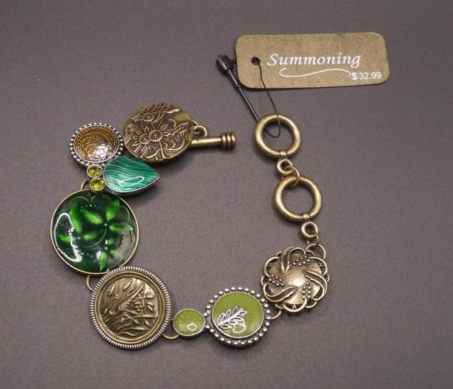 新品summoningゴスロリ姫系アンティーク調緑葉ブレスレット < 女性アクセサリー/時計 新品summoningゴスロリ姫系アンティーク調緑葉ブレスレット < 女性アクセサリー/時計の