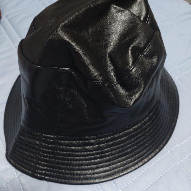 ブラック 合皮製帽子 < 女性ファッション  ブラック 合皮製帽子 < 女性ファッションの