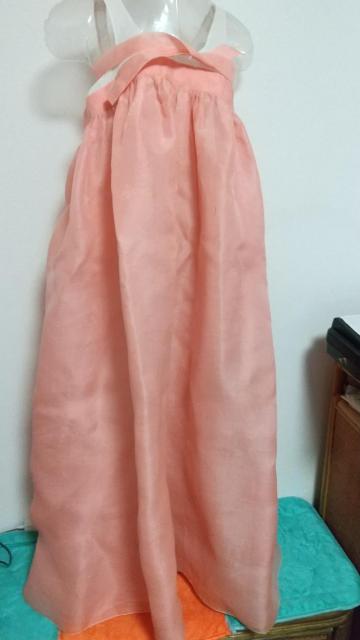 淡いオレンジ色のシルク製のチマ チマチョゴリ 韓服 < 女性ファッション 淡いオレンジ色のシルク製のチマ チマチョゴリ 韓服 < 女性ファッションの