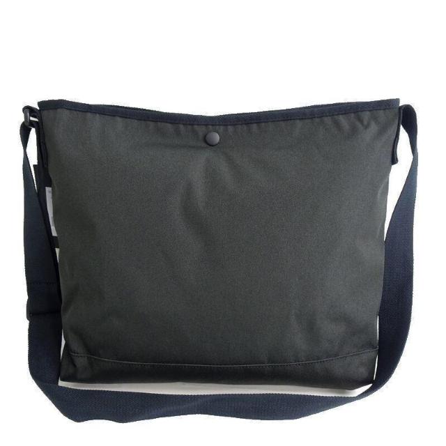 @OAKLEY オークリー ロゴ入り ショルダーバッグ メッセンジャーバッグ ブラック 新品 < ブランド @OAKLEY オークリー ロゴ入り ショルダーバッグ メッセンジャーバッグ ブラック 新品 < ブランドの