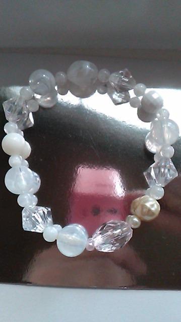 ハンドメイドホワイトブレスレット < 女性アクセサリー/時計 ハンドメイドホワイトブレスレット < 女性アクセサリー/時計の