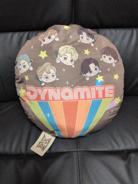 未使用、タイニータン、寝そべりプレミアムラウンドクッション、Dynamite < タレントグッズ  未使用、タイニータン、寝そべりプレミアムラウンドクッション、Dynamite  < タレントグッズの