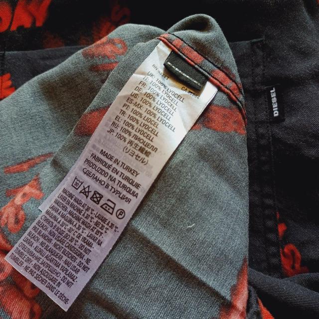 ★【DIESEL】ディーゼル墨黒ブラック×赤レッド英語ロゴ文字お洒落カッコよリヨセルとろみ柔らか肌触り快適♪薄手サラサラ長袖シャツ < 男性ファッション ★【DIESEL】ディーゼル墨黒ブラック×赤レッド英語ロゴ文字お洒落カッコよリヨセルとろみ柔らか肌触り快適♪薄手サラサラ長袖シャツ < 男性ファッションの