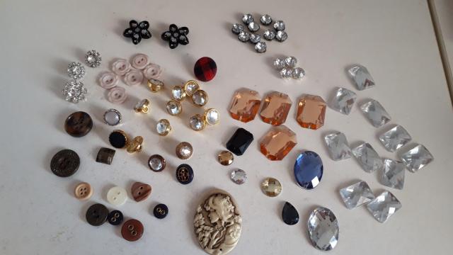 可愛いボタン&ビジューセット☆ボタンコレクションの方に是非! < ペット/手芸/園芸 可愛いボタン&ビジューセット☆ボタンコレクションの方に是非! < ペット/手芸/園芸の