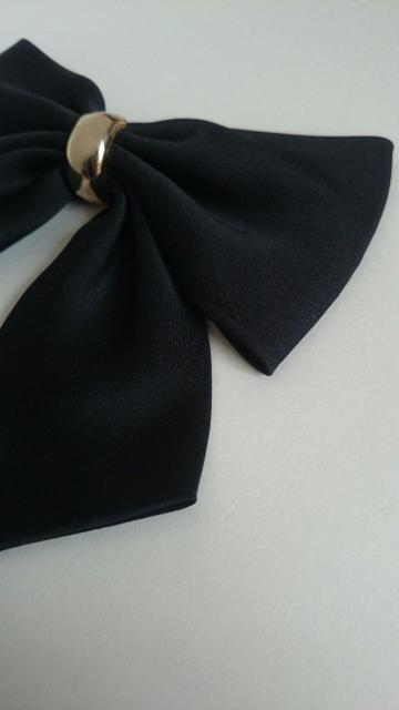 未使用☆リボンブローチ★ブラック×ゴールド☆シルク風★ < 女性アクセサリー/時計  未使用☆リボンブローチ★ブラック×ゴールド☆シルク風★ < 女性アクセサリー/時計の