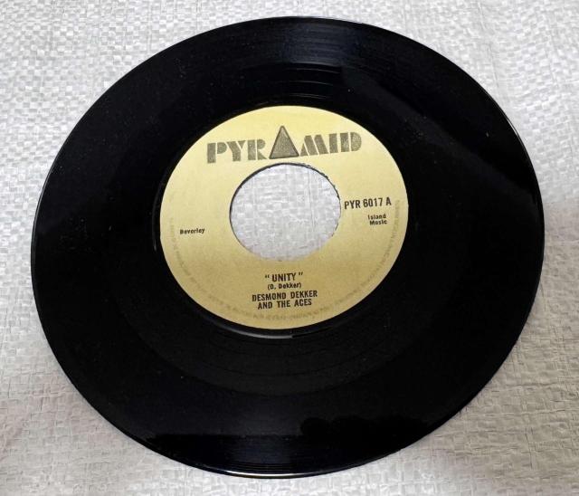 �f�Y�����h�E�f�b�J�[ & �W�E�G�[�X UNITY PYRAMID ���R�[�h 7�C���`��  �� CD/DVD/�r�f�I�� 