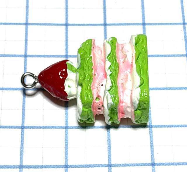 902 ミルフィーユケーキ 抹茶風1個 デザート スイーツ 樹脂チャーム お菓子 アクセサリーパーツ < ペット/手芸/園芸 902 ミルフィーユケーキ 抹茶風1個 デザート スイーツ 樹脂チャーム お菓子 アクセサリーパーツ < ペット/手芸/園芸の