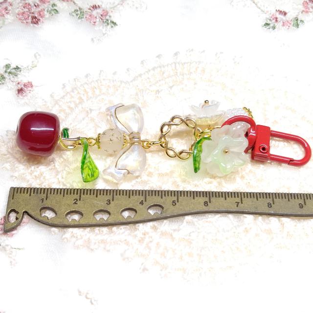 ハンドメイド☆キーホルダー☆赤りんご < 女性ファッション ハンドメイド☆キーホルダー☆赤りんご < 女性ファッションの