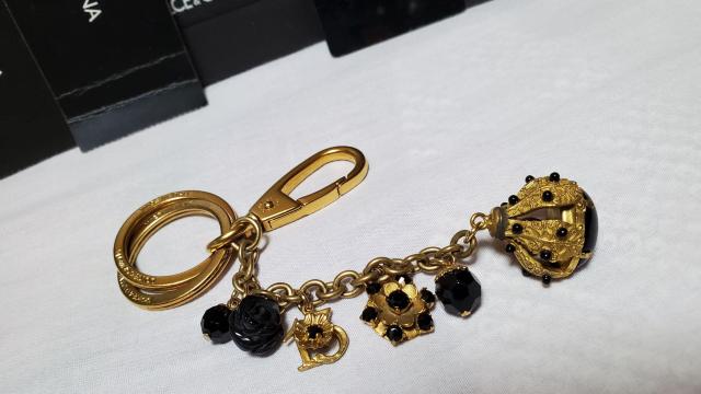 正規未 ドルチェ&ガッバーナ D&G バロック 王冠 フラワーローズ No13 マルチチャームキーリング キーホルダー 黒 付属有 < ブランド  正規未 ドルチェ&ガッバーナ D&G バロック 王冠 フラワーローズ No13 マルチチャームキーリング キーホルダー 黒 付属有  < ブランドの