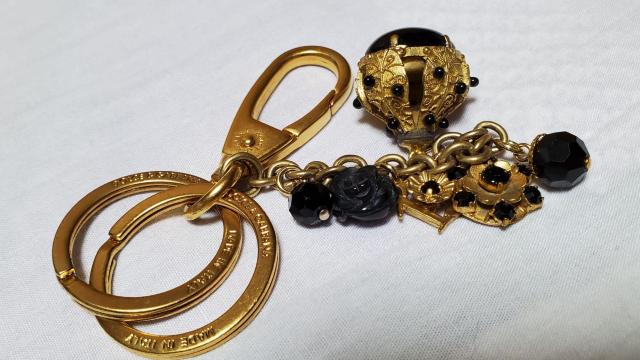 正規未 ドルチェ&ガッバーナ D&G バロック 王冠 フラワーローズ No13 マルチチャームキーリング キーホルダー 黒 付属有 < ブランド  正規未 ドルチェ&ガッバーナ D&G バロック 王冠 フラワーローズ No13 マルチチャームキーリング キーホルダー 黒 付属有 < ブランドの