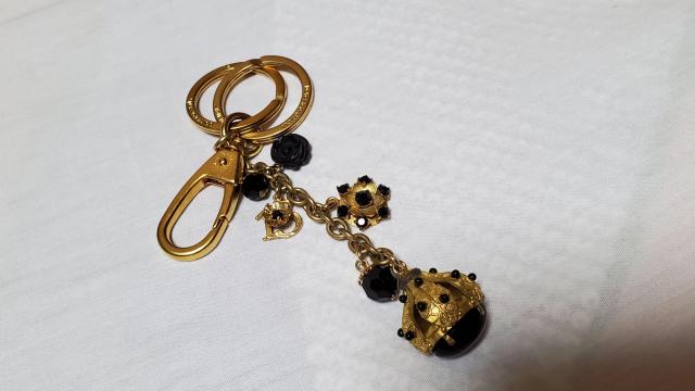 正規未 ドルチェ&ガッバーナ D&G バロック 王冠 フラワーローズ No13 マルチチャームキーリング キーホルダー 黒 付属有 < ブランド  正規未 ドルチェ&ガッバーナ D&G バロック 王冠 フラワーローズ No13 マルチチャームキーリング キーホルダー 黒 付属有 < ブランドの