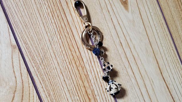 正規未 ドルチェ&ガッバーナ D&G バロック 王冠 フラワーローズ No13 マルチチャームキーリング キーホルダー 黒 付属有 < ブランド  正規未 ドルチェ&ガッバーナ D&G バロック 王冠 フラワーローズ No13 マルチチャームキーリング キーホルダー 黒 付属有 < ブランドの