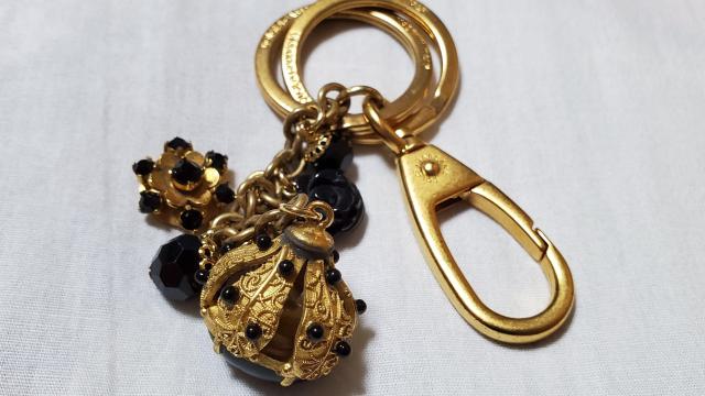 正規未 ドルチェ&ガッバーナ D&G バロック 王冠 フラワーローズ No13 マルチチャームキーリング キーホルダー 黒 付属有 < ブランド  正規未 ドルチェ&ガッバーナ D&G バロック 王冠 フラワーローズ No13 マルチチャームキーリング キーホルダー 黒 付属有 < ブランドの