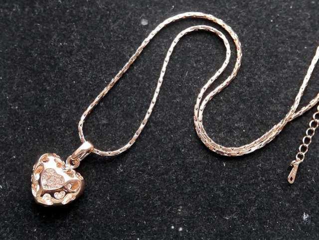 新品ゴスロリ姫系アンティーク調ストーンハートネックレス18KRGP < 女性アクセサリー/時計 新品ゴスロリ姫系アンティーク調ストーンハートネックレス18KRGP < 女性アクセサリー/時計の