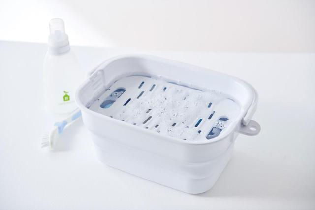ISETO (伊勢藤) 折りたためる つけ置き洗いバケツ I-617 ホワイト 洗濯板 折りたたみバスケット 折りたたみバケツ < インテリア/ライフ ISETO (伊勢藤) 折りたためる つけ置き洗いバケツ I-617 ホワイト 洗濯板 折りたたみバスケット 折りたたみバケツ < インテリア/ライフの
