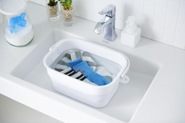 ISETO (伊勢藤) 折りたためる つけ置き洗いバケツ I-617 ホワイト 洗濯板 折りたたみバスケット 折りたたみバケツ < インテリア/ライフ ISETO (伊勢藤) 折りたためる つけ置き洗いバケツ I-617 ホワイト 洗濯板 折りたたみバスケット 折りたたみバケツ < インテリア/ライフの