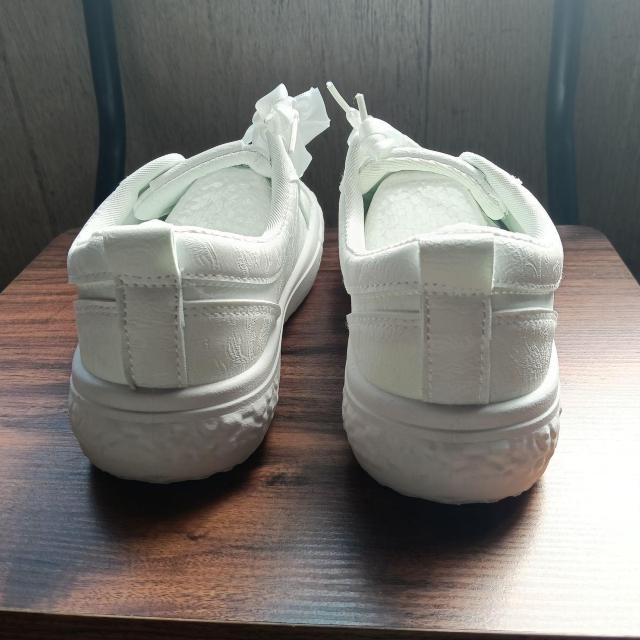 新品 22.5cm レディース スニーカー ホワイト シューズ 靴 カジュアル < 女性ファッション 新品 22.5cm レディース スニーカー ホワイト シューズ 靴 カジュアル < 女性ファッションの