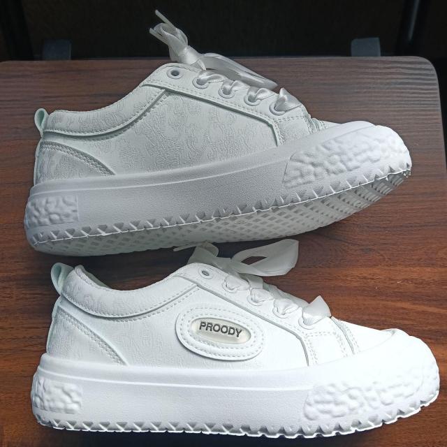 新品 22.5cm レディース スニーカー ホワイト シューズ 靴 カジュアル < 女性ファッション 新品 22.5cm レディース スニーカー ホワイト シューズ 靴 カジュアル < 女性ファッションの