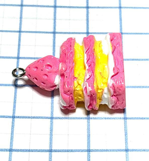 903 ミルフィーユケーキ 1個 デザート スイーツ 樹脂チャーム お菓子 アクセサリーパーツ < ペット/手芸/園芸 903 ミルフィーユケーキ 1個 デザート スイーツ 樹脂チャーム お菓子 アクセサリーパーツ < ペット/手芸/園芸の