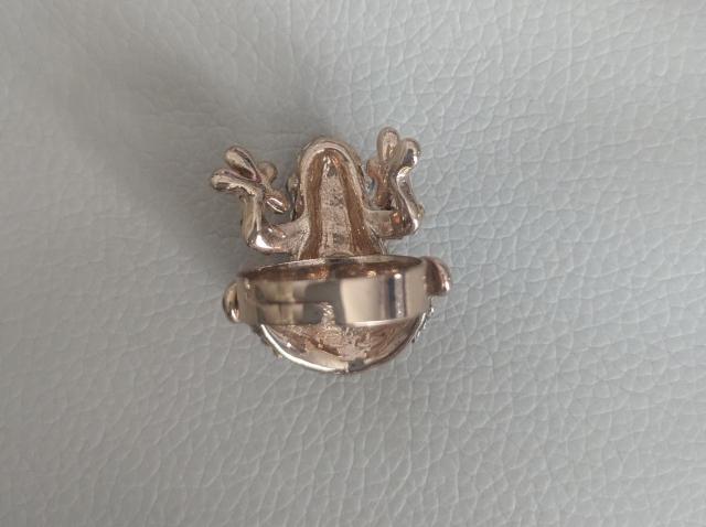 きらきらラインストーン カエルモチーフリング ゴールドカラー フリーサイズ < 女性アクセサリー/時計 きらきらラインストーン カエルモチーフリング ゴールドカラー フリーサイズ < 女性アクセサリー/時計の