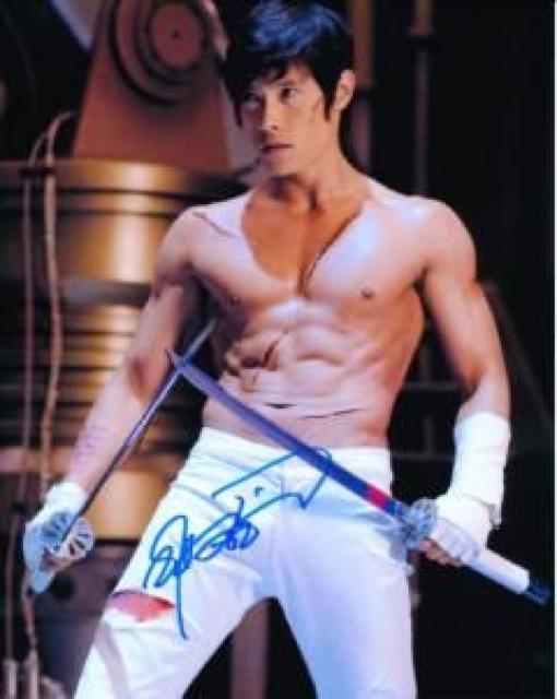 イ・ビョンホン直筆サイン写真COA 証明付き < タレントグッズ  イ・ビョンホン直筆サイン写真COA 証明付き < タレントグッズの