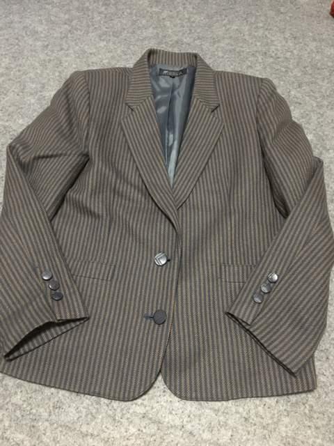 美品  女性用  ジャケット < 女性ファッション  美品  女性用  ジャケット  < 女性ファッションの