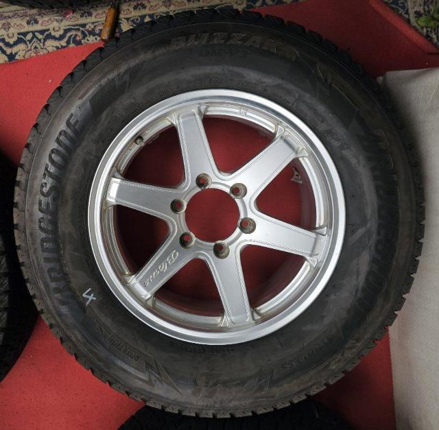 Blowsアルミ 17インチ7.5j PCD139.7 6穴 OFF26スタッドレス4本セットBLIZZAK ブリザック BM-V < 自動車/バイク Blowsアルミ 17インチ7.5j PCD139.7 6穴 OFF26スタッドレス4本セットBLIZZAK ブリザック BM-V < 自動車/バイク