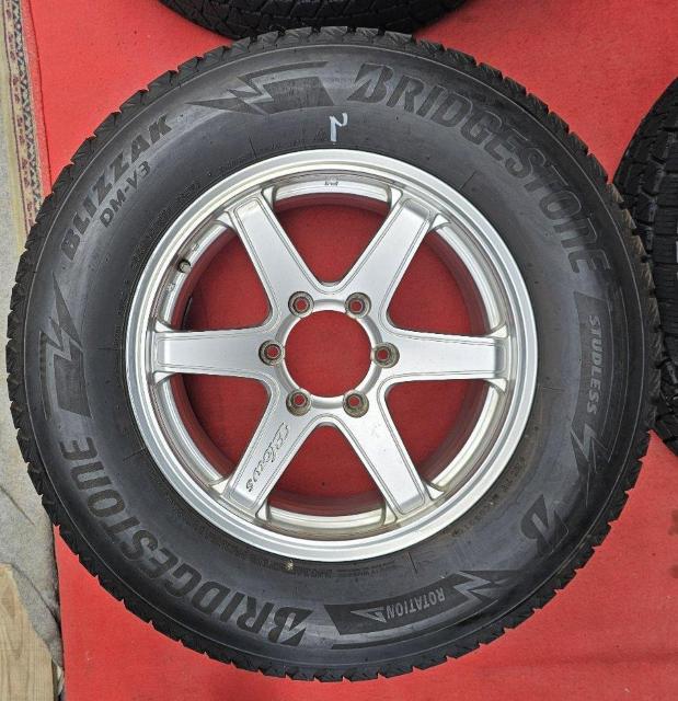 Blowsアルミ 17インチ7.5j PCD139.7 6穴 OFF26スタッドレス4本セットBLIZZAK ブリザック BM-V < 自動車/バイク Blowsアルミ 17インチ7.5j PCD139.7 6穴 OFF26スタッドレス4本セットBLIZZAK ブリザック BM-V < 自動車/バイク