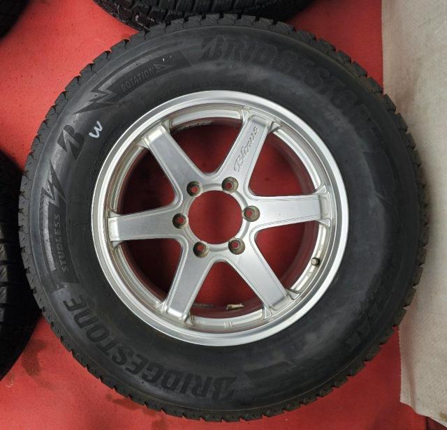 Blowsアルミ 17インチ7.5j PCD139.7 6穴 OFF26スタッドレス4本セットBLIZZAK ブリザック BM-V < 自動車/バイク Blowsアルミ 17インチ7.5j PCD139.7 6穴 OFF26スタッドレス4本セットBLIZZAK ブリザック BM-V < 自動車/バイク