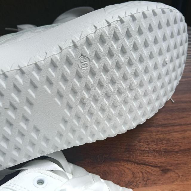 新品 23cm レディース スニーカー ホワイト シューズ 靴 カジュアル < 女性ファッション 新品 23cm レディース スニーカー ホワイト シューズ 靴 カジュアル < 女性ファッションの