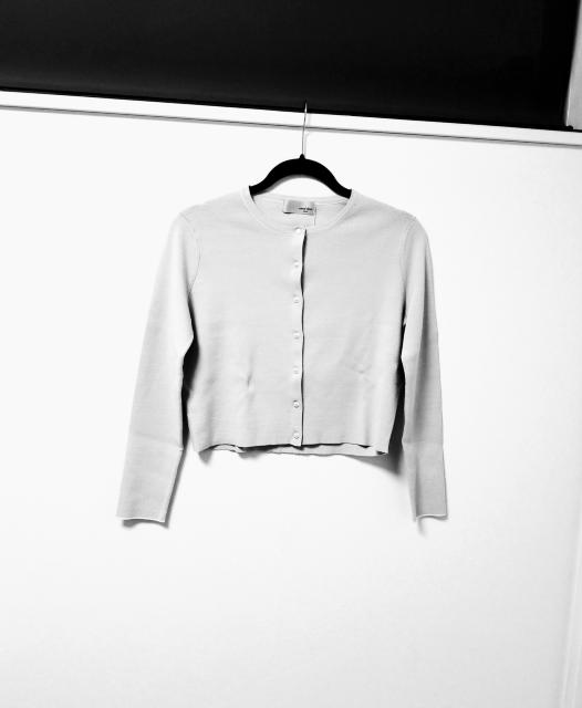 新品 Canal deux Luxe パールボタングレーニットカーディガンF < ブランド 新品 Canal deux Luxe パールボタングレーニットカーディガンF < ブランドの