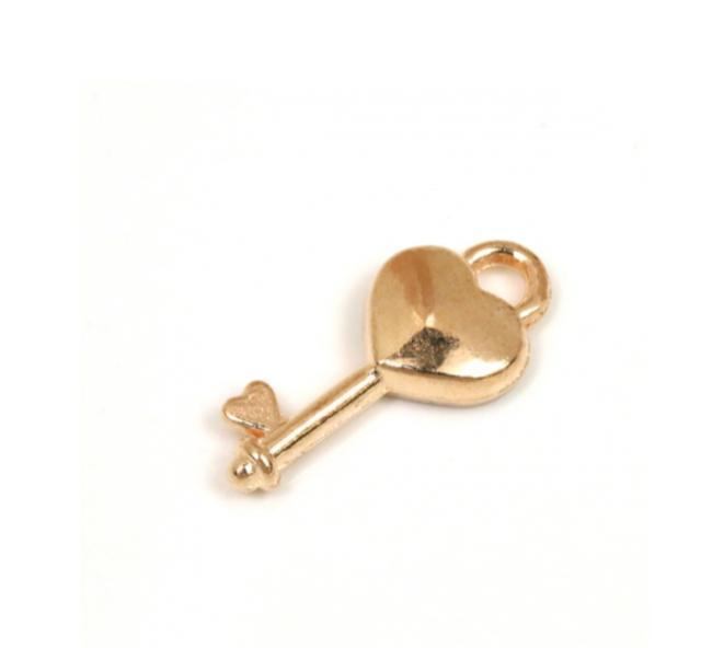 デコパーツ??アクセパーツ??ハートキーピンク10個セット < 香水/コスメ/ネイル  デコパーツ??アクセパーツ??ハートキーピンク10個セット < 香水/コスメ/ネイルの