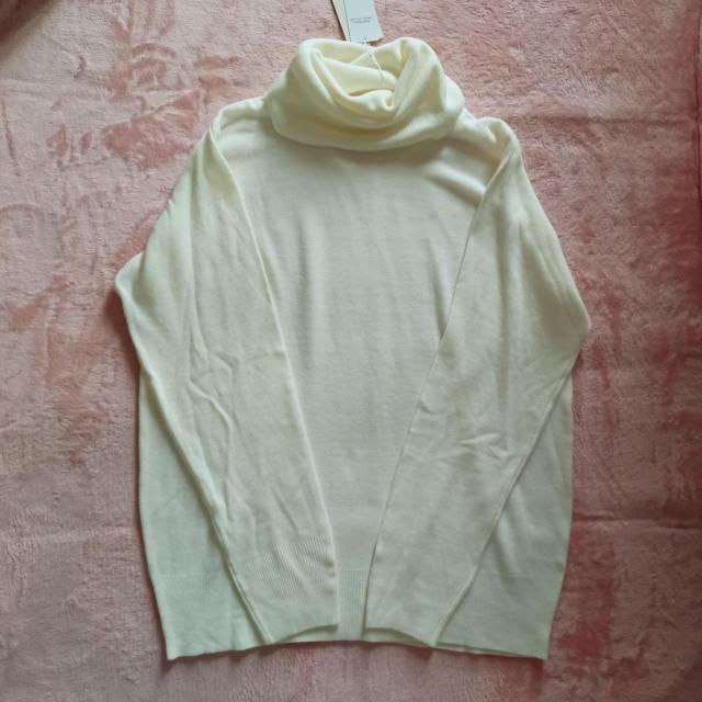 ★白オフホワイト可愛い♪シンプル使えるとろみ柔らか軽量ゆったり楽チン♪ふんわり暖か快適くしゅくしゅタートルネック長袖ニットセーター < 女性ファッション  ★白オフホワイト可愛い♪シンプル使えるとろみ柔らか軽量ゆったり楽チン♪ふんわり暖か快適くしゅくしゅタートルネック長袖ニットセーター < 女性ファッションの