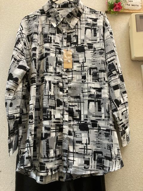 フリー新品モノトーン柄シャツ < 女性ファッション フリー新品モノトーン柄シャツ < 女性ファッションの