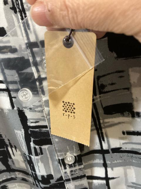 フリー新品モノトーン柄シャツ < 女性ファッション フリー新品モノトーン柄シャツ < 女性ファッションの